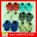 2015 wholesales different colors moccasin silver and rose bow leather newborn fabric baby shoes
